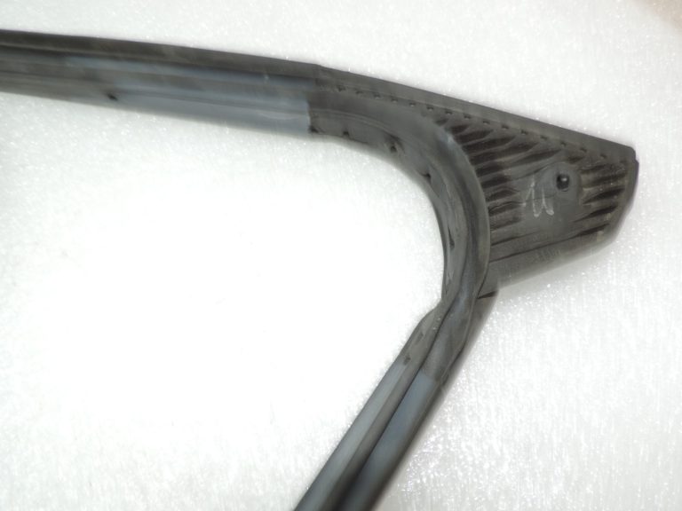 Oriģināls Toyota Yaris P13 durvju blīvējums priekšējais kreisais 678620D120 678620D121