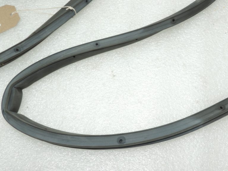 Oriģināls Toyota Yaris P13 durvju blīvējums priekšējais kreisais 678620D120 678620D121