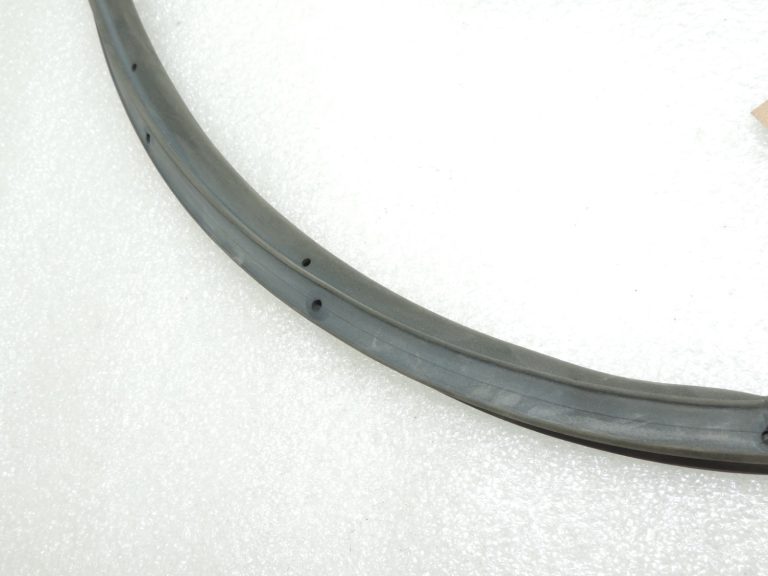 Oriģināls Toyota Yaris P13 durvju blīvējums priekšējais kreisais 678620D120 678620D121