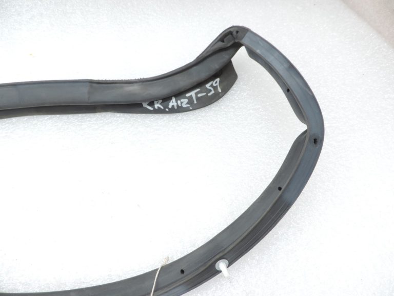 Oriģināls Toyota Yaris P13 aizmugurējo kreiso durvju blīvējums 678720D090 678720D091