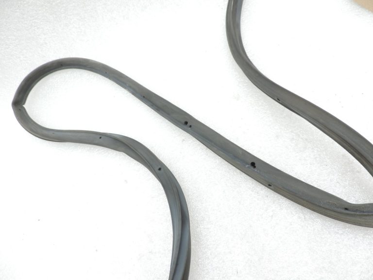 Oriģināls Toyota Yaris P13 aizmugurējo durvju blīvējums 678710D090 678710D091