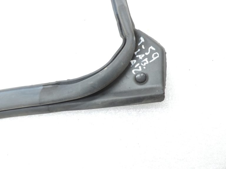 Oriģināls Toyota Yaris P13 aizmugurējo durvju blīvējums 678710D090 678710D091