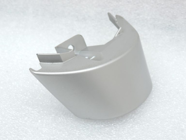 Oriģināls Toyota Yaris P9 stūres rata pārsegs labajā pusē sudraba krāsā 451160D010B0