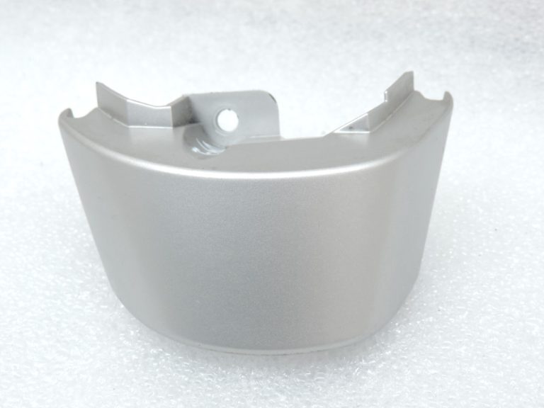 Oriģināls Toyota Yaris P9 stūres rata pārsegs labajā pusē sudraba krāsā 451160D010B0