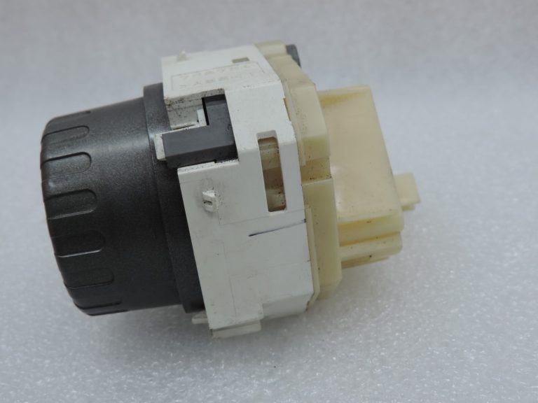 Oriģināls Toyota Yaris P9 gaisa kondicionēšanas un apsildes vadības slēdzis 559010D010 55901-0D010