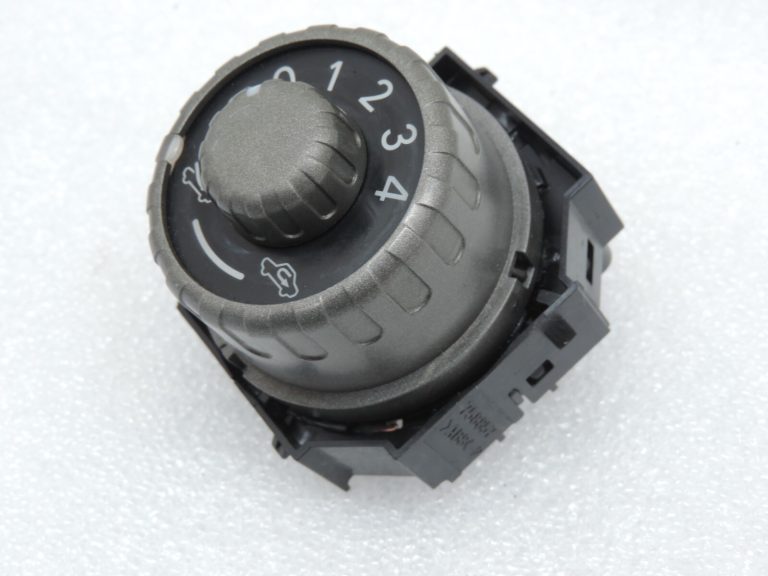 Oriģināls Toyota Yaris P9 gaisa kondicionēšanas un apsildes vadības slēdzis 559020D010 55902-0D010
