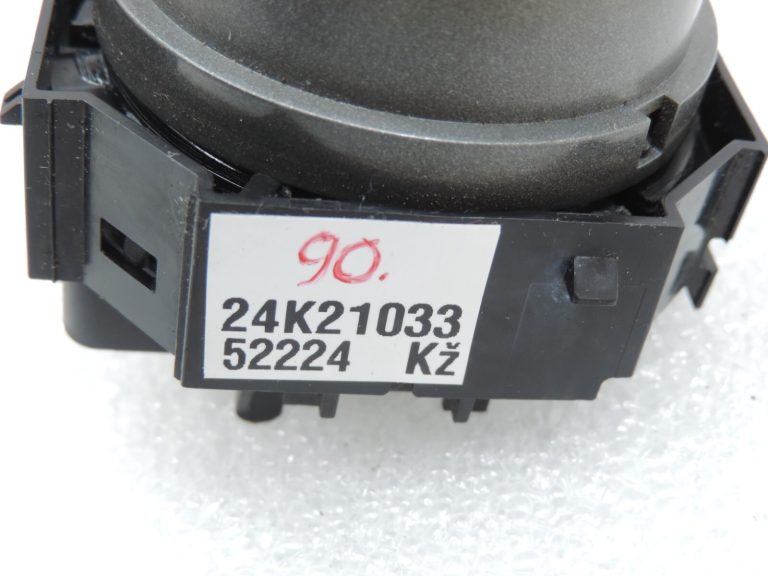 Oriģināls Toyota Yaris P9 gaisa kondicionēšanas un apsildes vadības slēdzis 559020D010 55902-0D010