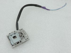 Oriģinālais Toyota Yaris P9 salona apgaismojuma slēdzis centrā 8136668010