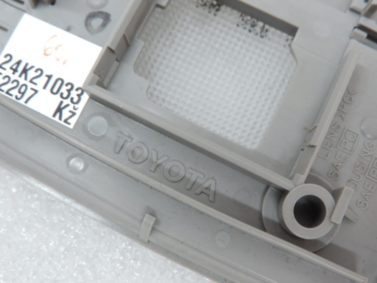 Oriģinālais Toyota Yaris P9 salona apgaismojuma centrālais korpuss (bez slēdža)