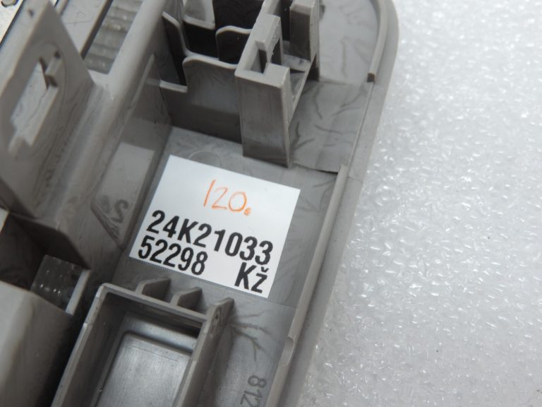 Oriģināls Toyota Yaris P9 Iekšējais apgaismojums priekšējais 812600D030B0 81260-0D030-B0