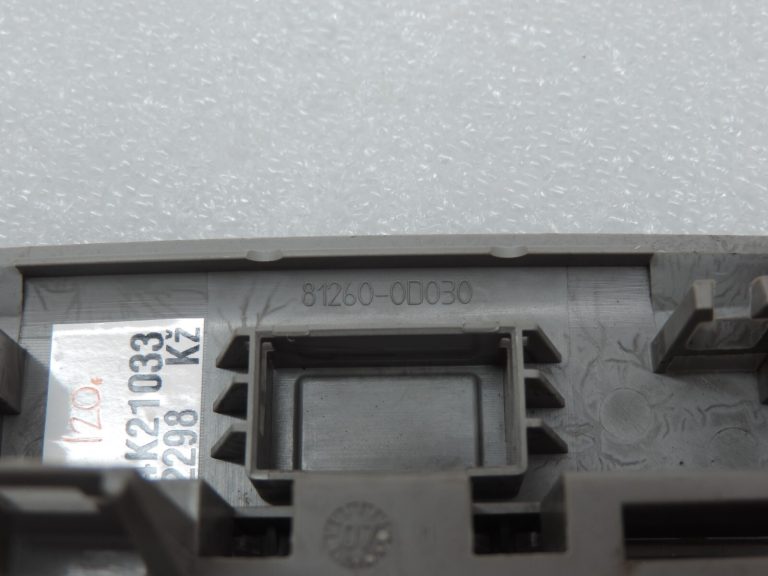 Oriģināls Toyota Yaris P9 Iekšējais apgaismojums priekšējais 812600D030B0 81260-0D030-B0
