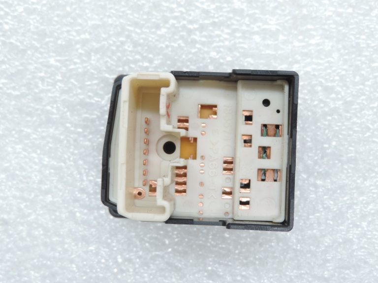 Oriģināls Toyota Yaris P9 Auris E15 Ārējo spoguļu slēdzis 848700F010 84870-0F010