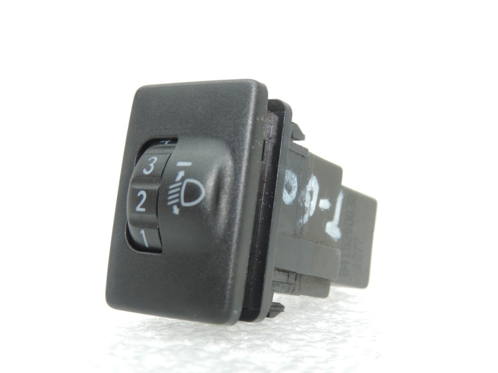 Oriģināls Toyota Yaris P9 priekšējo lukturu regulēšanas slēdzis 841520D030 84152-0D030