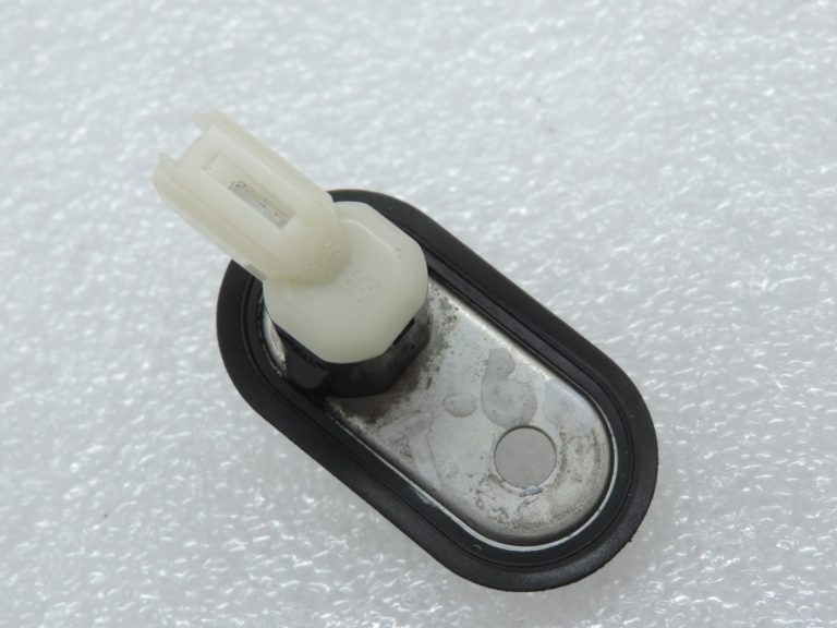 Oriģināls Toyota Yaris P9 Lexus Aizmugurējo durvju slēdzis Kontaktu slēdzis 842310D040