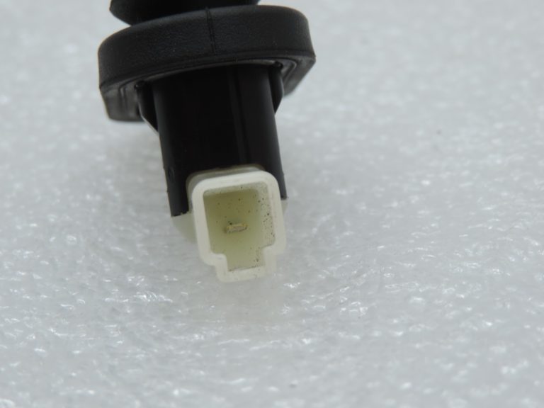 Oriģināls Toyota Yaris P9 Lexus Aizmugurējo durvju slēdzis Kontaktu slēdzis 842310D040