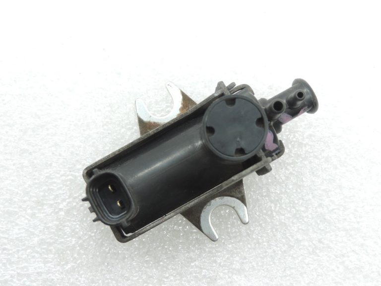Oriģinālais Toyota Yaris P9 1.4 D4D solenoīda vārsta spiediena devējs 2581933030