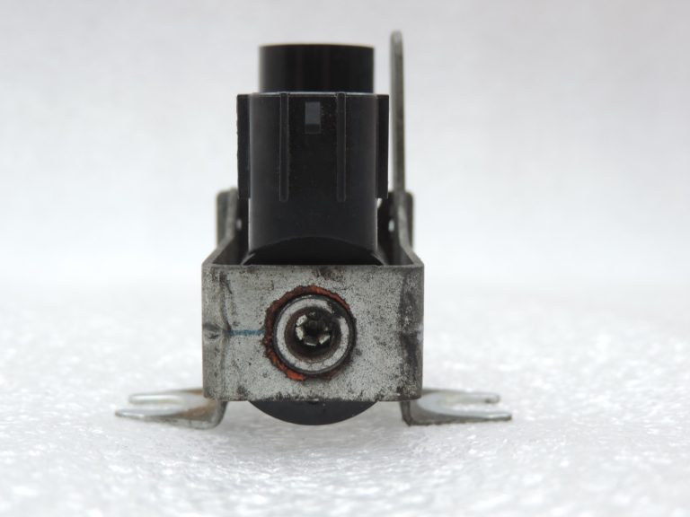 Oriģinālais Toyota Yaris P9 1.4 D4D solenoīda vārsta spiediena devējs 2581933030