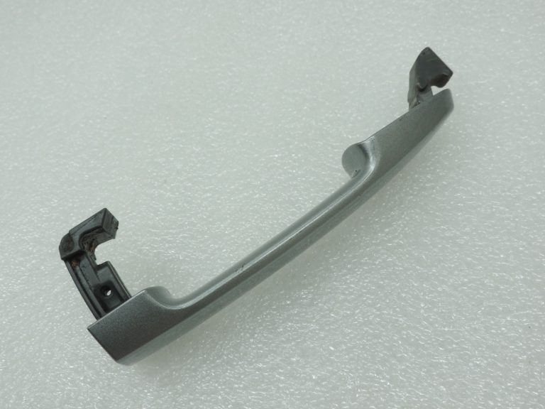 Oriģināls Toyota Yaris P9 ārējo durvju rokturis priekšējais/galējais kreisais/taisnais sudraba krāsā (1F8)