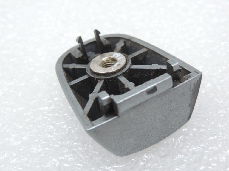 Oriģināls Toyota Yaris P9 aizmugurējais labās/kreisās puses ārdurvju rokturis sudraba krāsā (1F8)