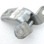 Oriģinālā Toyota Yaris P9 durvju eņģe priekšējā kreisā augšējā sudraba (1F8) 687200D040