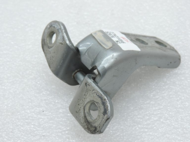 Oriģinālā Toyota Yaris P9 durvju eņģe priekšējā kreisā augšējā sudraba (1F8) 687200D040