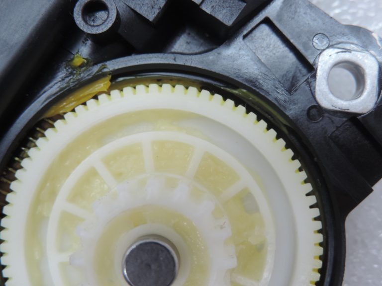 Oriģinālais 2007-2013 Toyota Auris E15 jumta tipa dzinējs 6326012130, 63260-12130