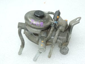 Oriģināls Toyota Auris E150 2.2d 2ADFHV degvielas filtra korpusa vāks 2338026130