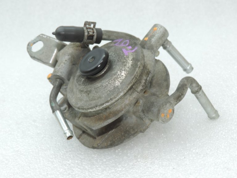 Oriģināls Toyota Auris E150 2.2d 2ADFHV degvielas filtra korpusa vāks 2338026130