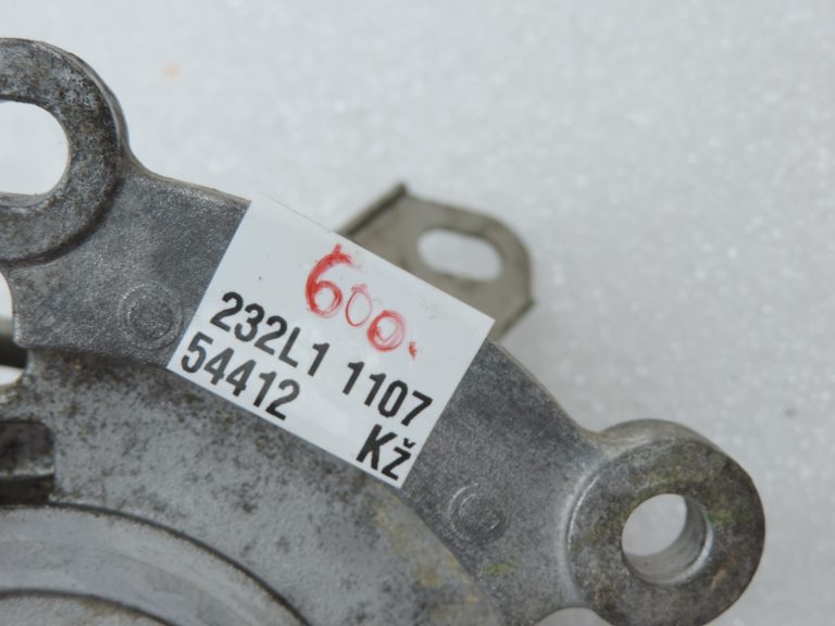 Oriģināls Toyota Auris E150 2.2d 2ADFHV degvielas filtra korpusa vāks 2338026130