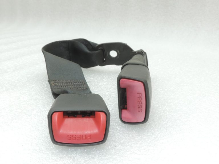 Oriģinālā Toyota Auris E150 aizmugurējā centrālā drošības jostas sprādze 7348002190C0, 73480-02190-C0