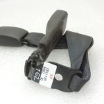 Oriģinālā Toyota Auris E150 aizmugurējā centrālā drošības jostas sprādze 7348002190C0, 73480-02190-C0