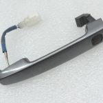 Oriģinālā Toyota Auris E150 ārdurvju rokturis priekšējais kreisais bezatslēgu magnētiskais pelēks(1G3)