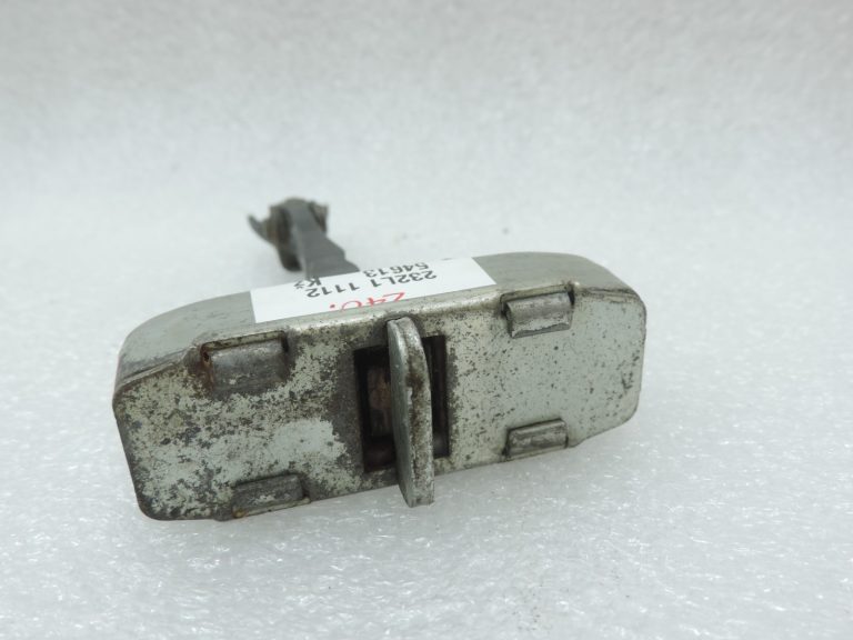 Oriģinālā Toyota Auris E150 Priekšējās kreisās/labās durvju bremzes 6861002120, 68610-02120