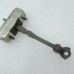 Oriģinālā Toyota Auris E150 aizmugurējo kreiso/labējo durvju bremžu sistēma 6863002120, 6863002121