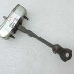 Oriģinālā Toyota Auris E150 aizmugurējo kreiso/labējo durvju bremžu sistēma 6863002120, 6863002121