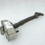 Oriģinālā Toyota Auris E150 aizmugurējo kreiso/labējo durvju bremžu sistēma 6863002120, 6863002121