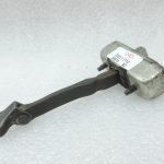 Oriģinālā Toyota Auris E150 aizmugurējo kreiso/labējo durvju bremžu sistēma 6863002120, 6863002121
