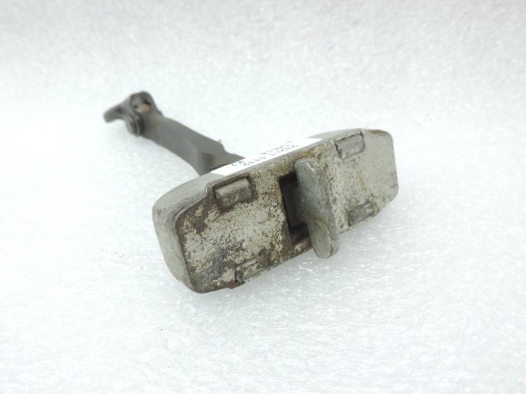 Oriģinālā Toyota Auris E150 aizmugurējo kreiso/labējo durvju bremžu sistēma 6863002120, 6863002121