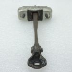 Oriģinālā Toyota Auris E150 aizmugurējo kreiso/labējo durvju bremžu sistēma 6863002120, 6863002121