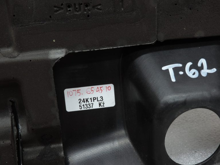 Oriģināls Toyota Auris E15 2.2 D-CAT 2ADFHV motora pārsegs 126110R060