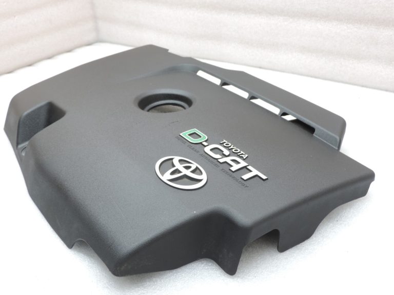 Oriģināls Toyota Auris E15 2.2 D-CAT 2ADFHV motora pārsegs 126110R060
