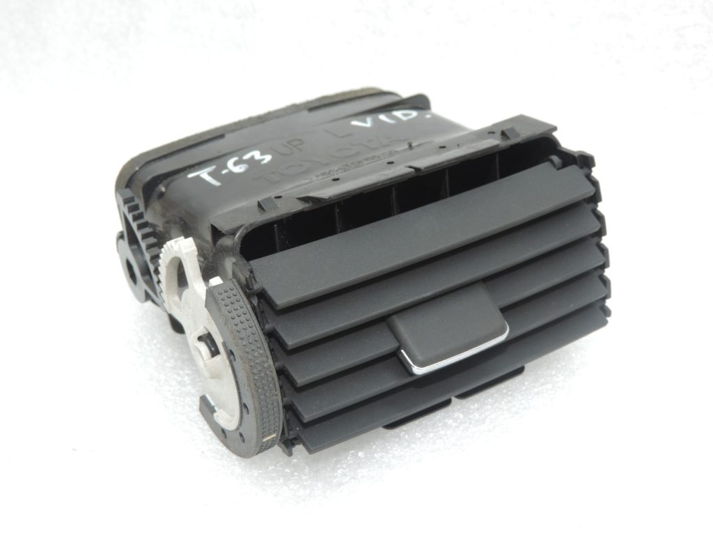 Toyota Avensis T25 Avensis T25 instrumentu paneļa centrālā ventilācijas caurule kreisajā pusē 5506405010