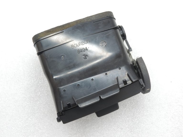 Toyota Avensis T25 Avensis T25 instrumentu paneļa centrālā ventilācijas caurule kreisajā pusē 5506405010