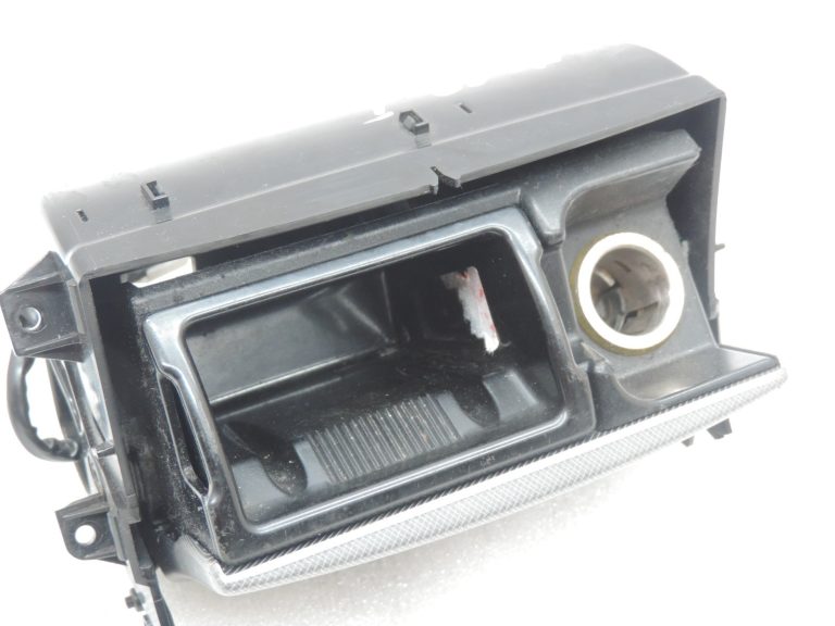 Toyota Avensis T25 Priekšējā pelnu trauka 7411005031 74110-05031