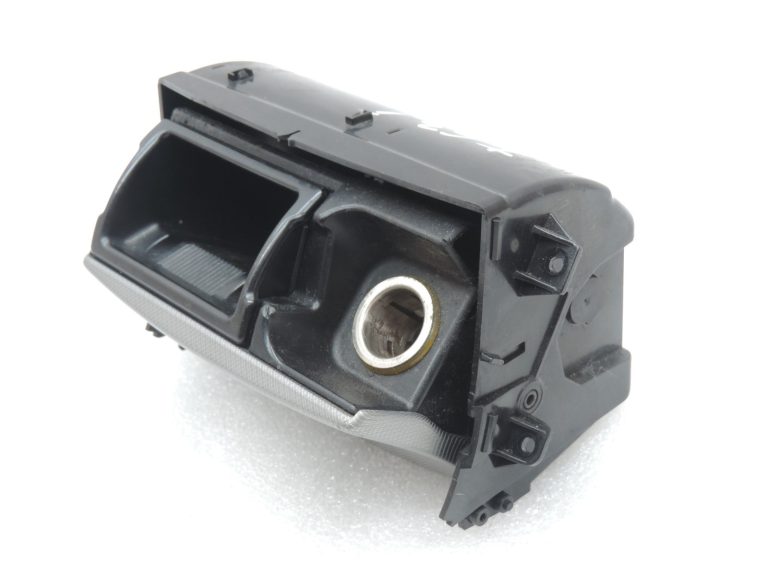 Toyota Avensis T25 Priekšējā pelnu trauka 7411005031 74110-05031
