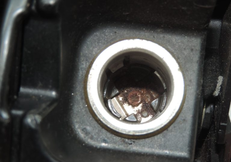 Toyota Avensis T25 Priekšējā pelnu trauka 7411005031 74110-05031