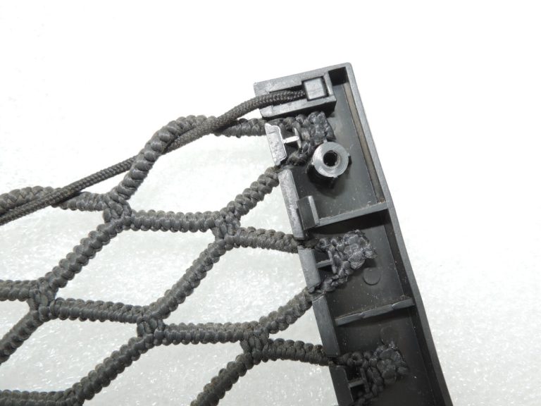 Oriģināls Toyota RAV4 III (XA30) aizmugurējo durvju nodalījuma tīkls 677094202020B0