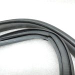 Oriģinālais Toyota RAV4 III (XA30) durvju blīvējums priekšējo kreiso durvju priekšpusē 6786242050