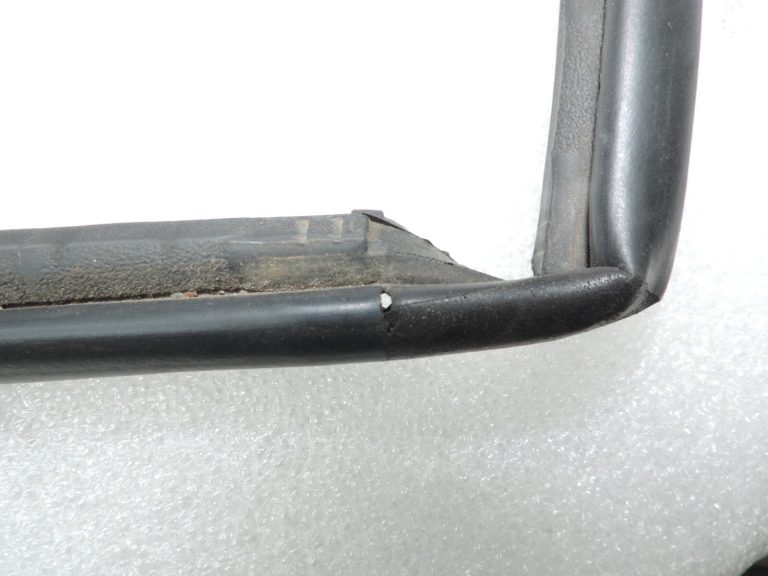 Oriģinālais Toyota RAV4 III (XA30) durvju blīvējums priekšējo kreiso durvju priekšpusē 6786242050