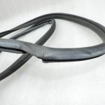 Oriģinālais Toyota RAV4 III (XA30) durvju blīvējums priekšējo kreiso durvju priekšpusē 6786242050